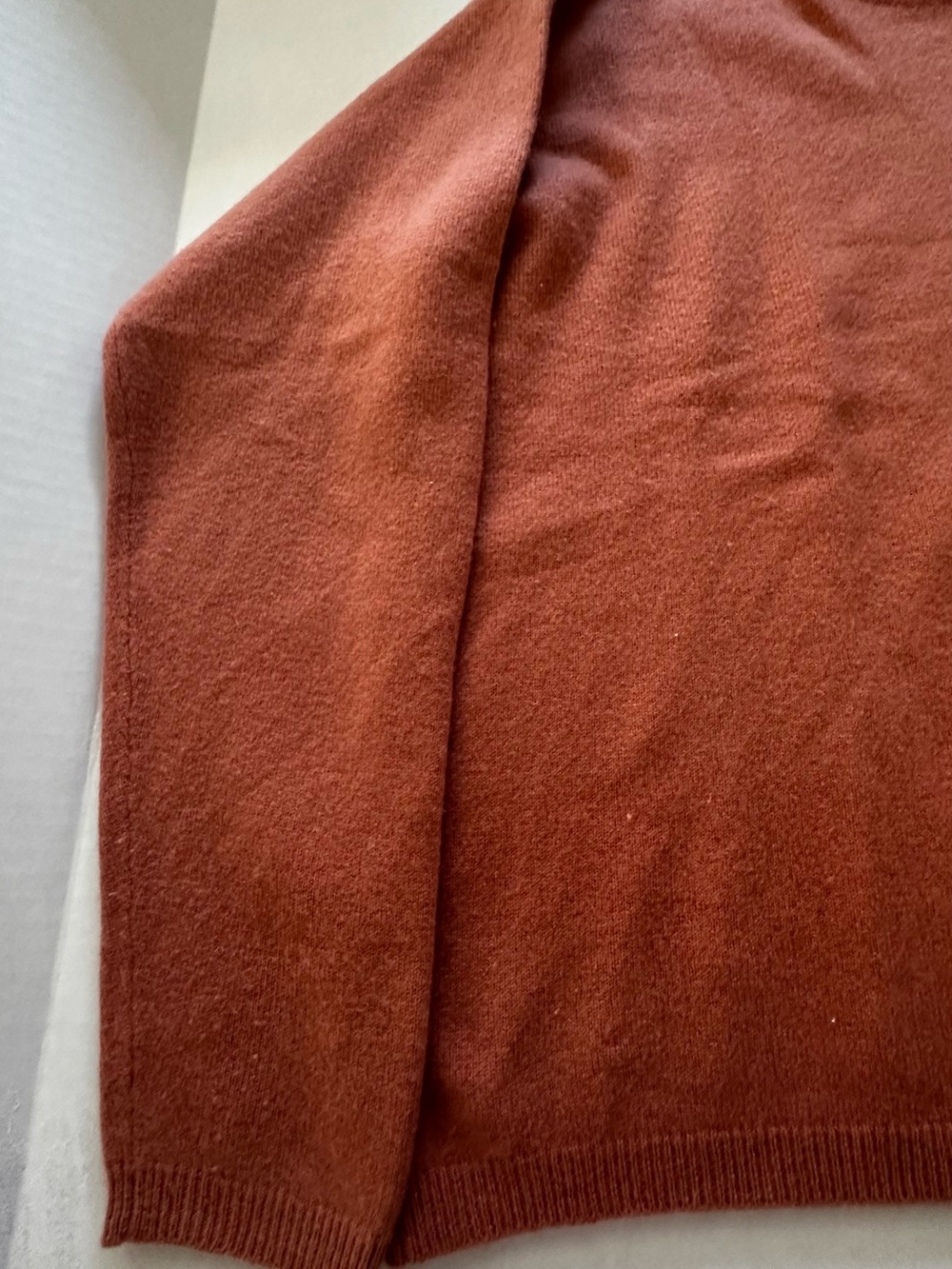 Women’s Crewneck Cashmere Sweater in Rust - Picture 3 of 13